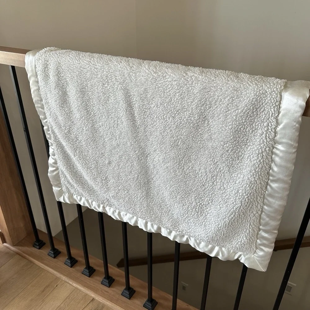 Baby‎ Essentials Plush Blanket White Satin Edge Hard To Find Lovey Fleece Sherpa